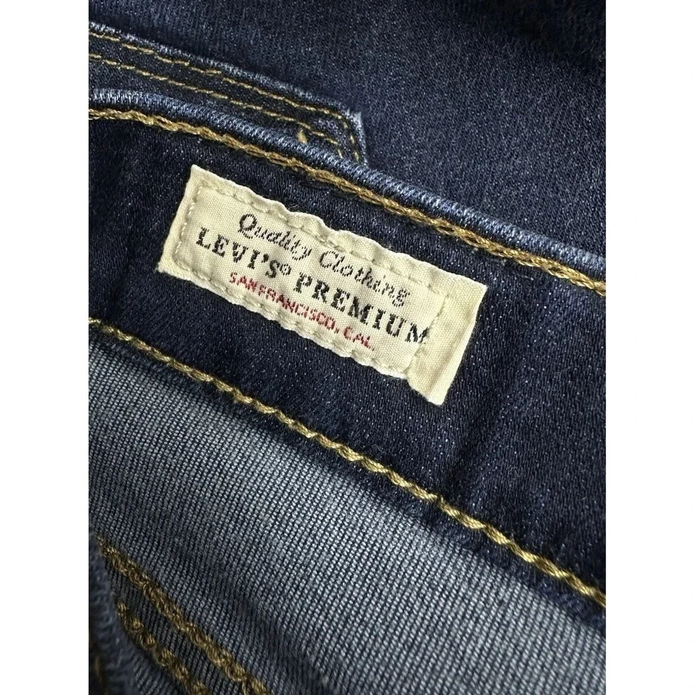 Levi's Premium 724 High Rise Straight Sculpt Jean Size 26 in London Bridge‎ Wash